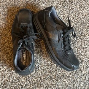Skechers men’s size 8 black dress casual shoes